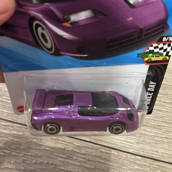 Hot Wheels 1994 Bugatti EB110 SS - HW Race Day Series - Picture 3 of 3